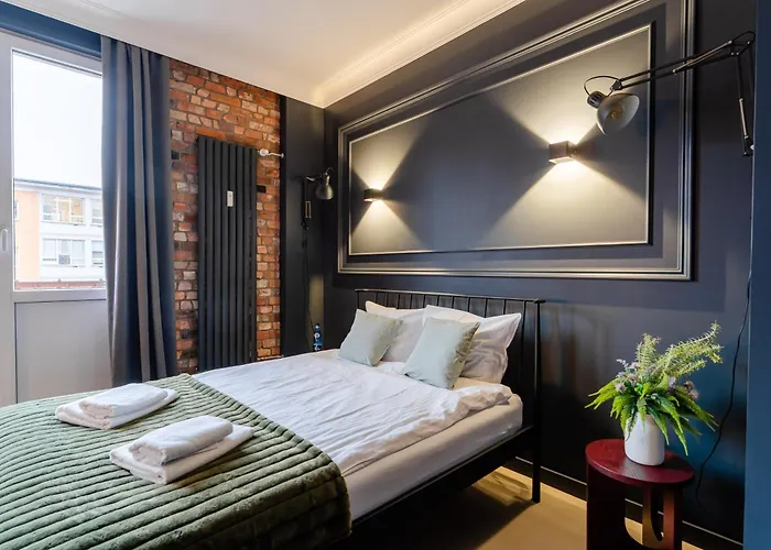 Mlynska Deluxe By Bookinghost *