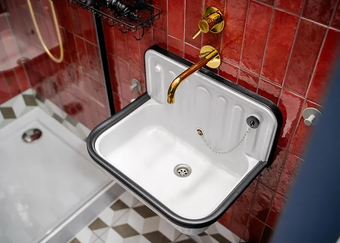 Mlynska Deluxe By Bookinghost *