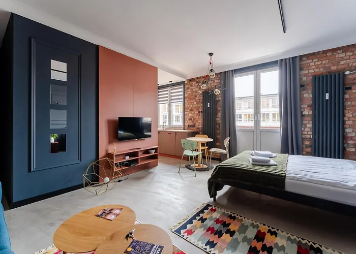 Mlynska Deluxe By Bookinghost *